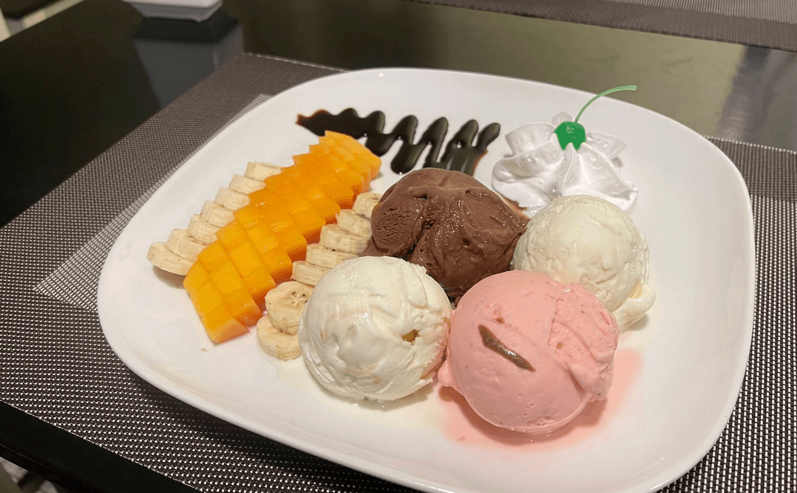 GLO Greek Yogurt & Ice Creams, photo 2
