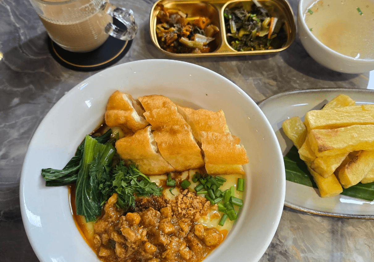 Noodle Bowl Restaurant & Lounge, photo 2
